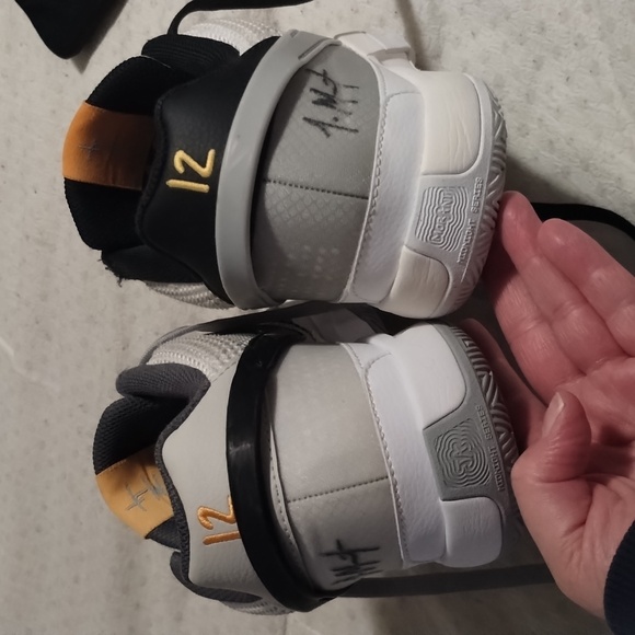 Ja Morant Nike basketball shoes - Picture 2 of 9